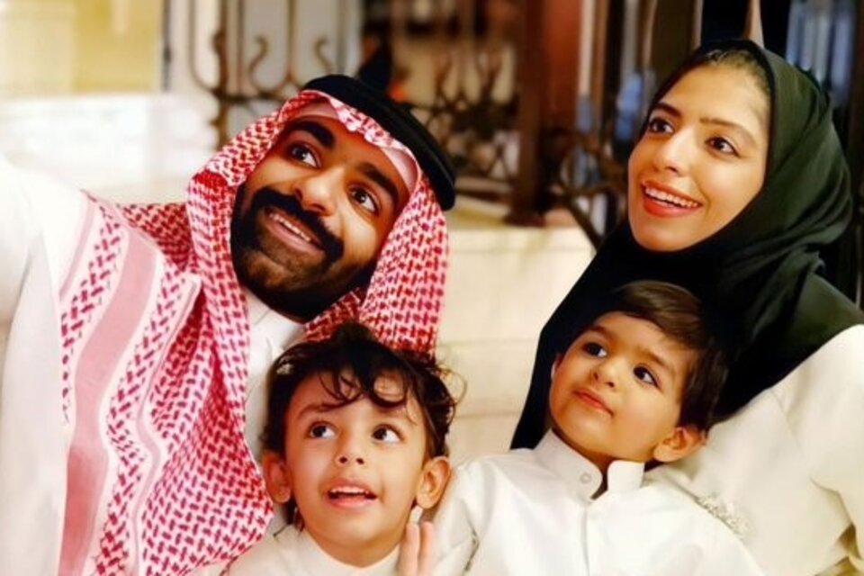 Al-Shehab, en la foto junto a su familia, fue encontrada culpable de "haber ayudado a aquellos que buscar alterar el orden público". (Foto: European Saudi Organisation for Human Rights)