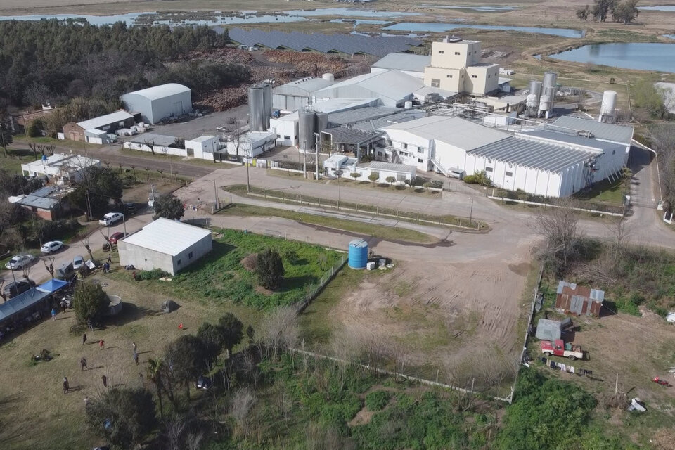 Planta de Lácteos Vidal en Moctezuma. Lejos de la entrada, ángulo inferior izquierdo, la carpa amarilla. ¿Bloqueo? (Fuente: Gentileza de AtilRA)