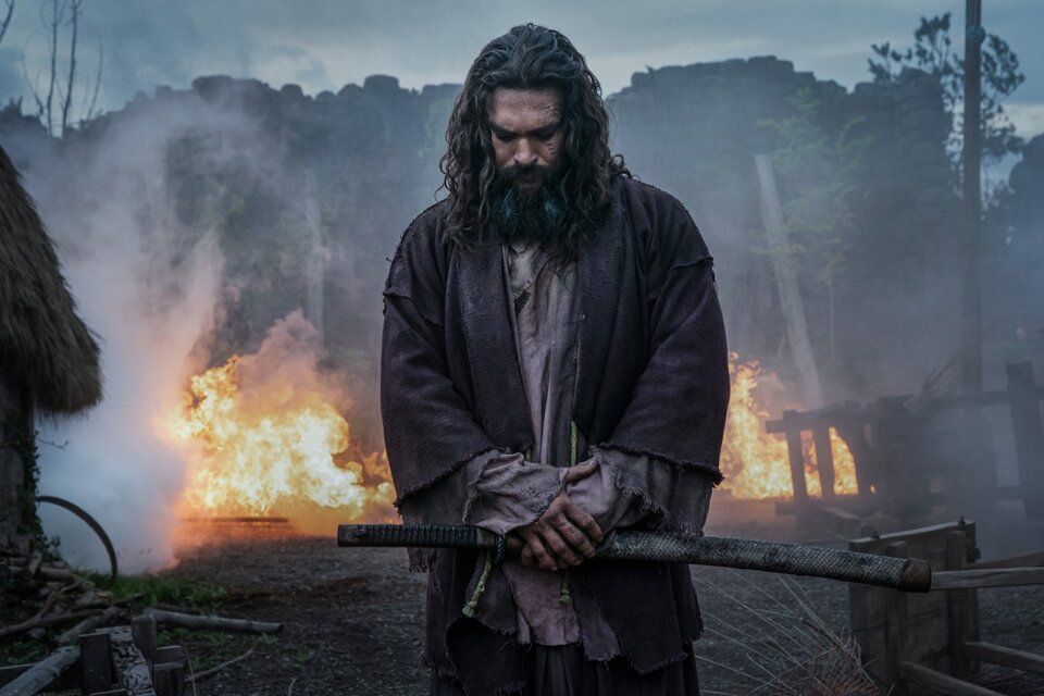 La serie está protagonizada por Jason Momoa. 