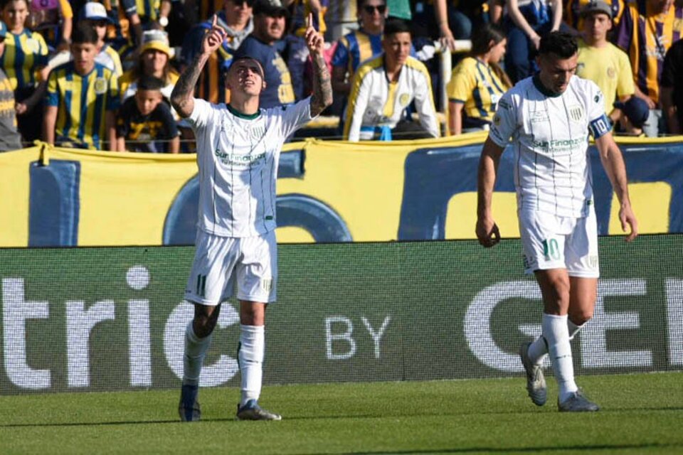 Urzi celebra el gol que le dio la victoria al Taladro en Arroyito (Fuente: Fotobaires)