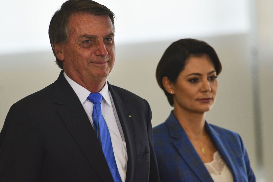 El presidente de Brasil, Jair Bolsonaro, posa junto a su esposa, Michelle / Marcelo Camargo, Agencia Brasil