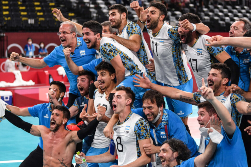 La selección argentina de voleibol viene de ganar la medalla de bronce en Tokio 2020 (jugado en 2021 por la pandemia).  (Fuente: AFP)