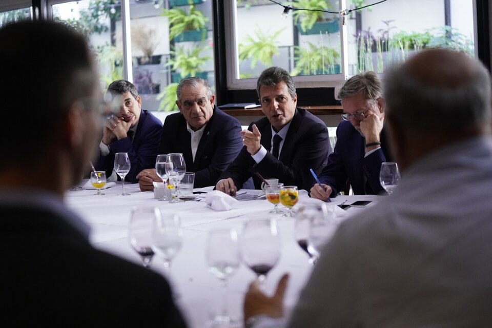Massa junto al secretario Bahillo y el jefe de Coninagro, Carlos Iannizzotto.