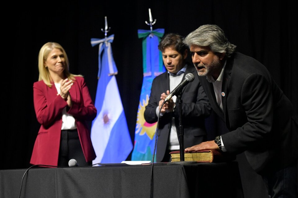 La vicegobernadora bonaerense, Verónica Magario, el gobernador Axel Kicillof y el flamante ministro de Trabajo, Walter Correa. (Fuente: Télam)