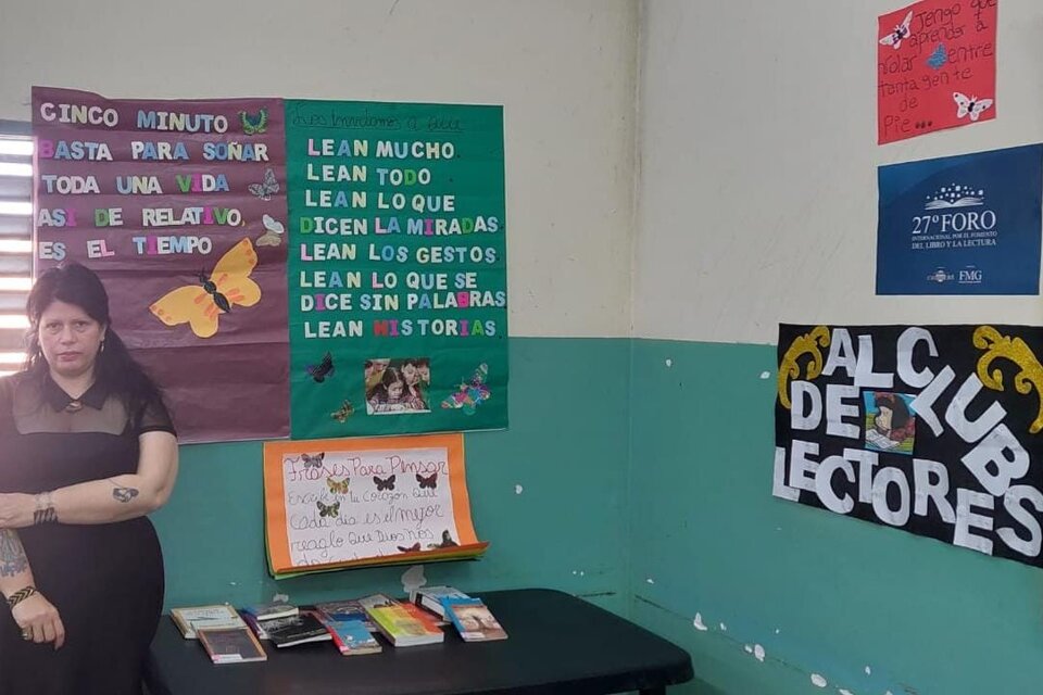 El club de lectura "Alas de mariposas" recibió a Dolores Reyes en la penitenciaría de mujeres.