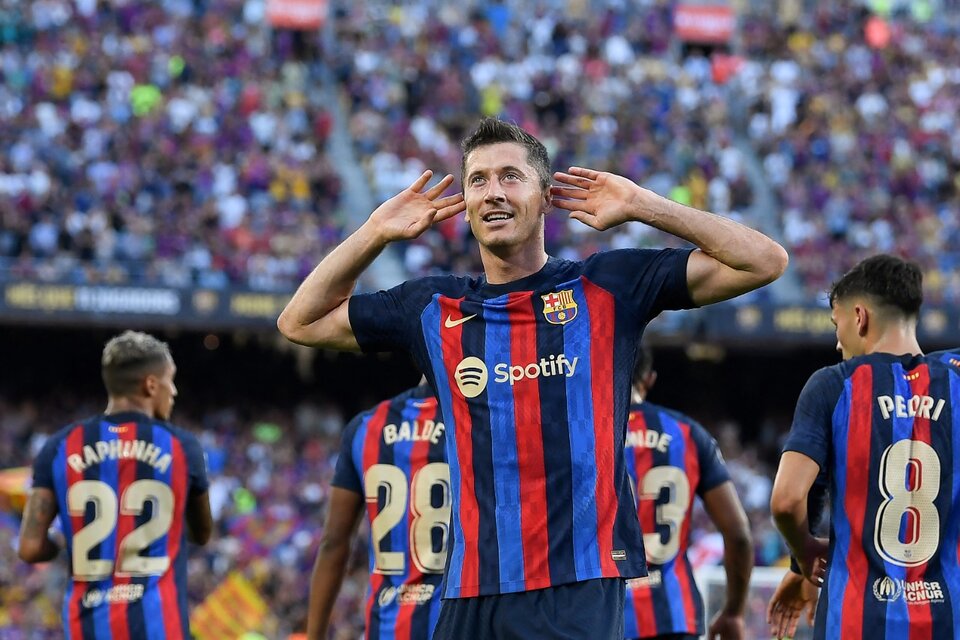 El polaco Lewandowski celebra uno de sus dos tantos para Barcelona (Fuente: AFP)