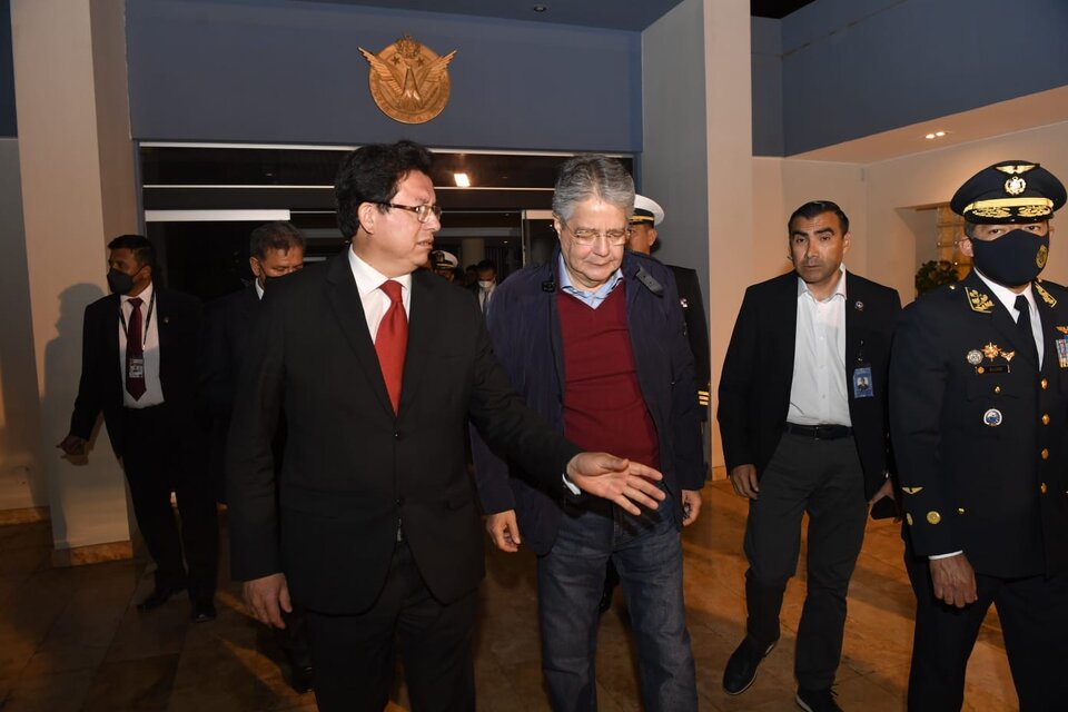 El canciller de Perú, Miguel Angel Rodríguez, recibió este domingo al presidente de Ecuador, Guillermo Lasso, en la previa de la reunión de la Comunidad Andina / Twitter Cancillería Perú