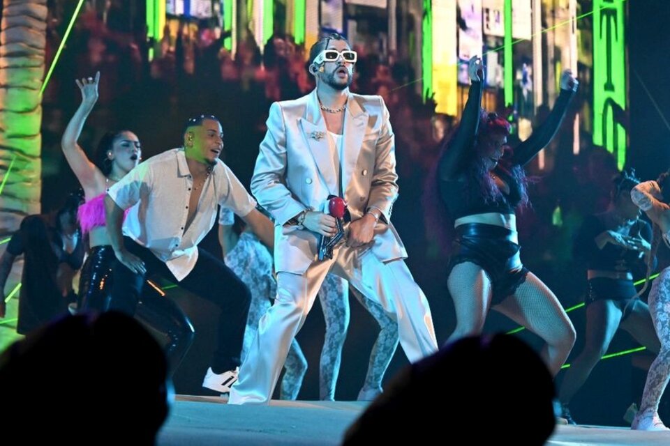 Bad Bunny actuó en el Yankee Stadium en el marco de los MTV Video Awards 2022. Imagen: AFP. 