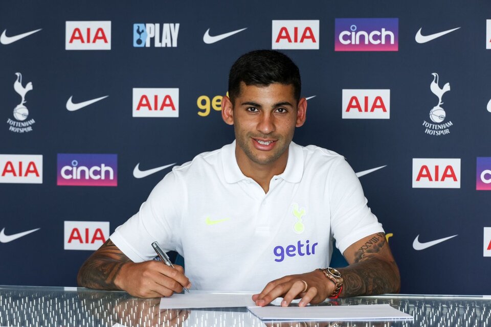 Cristian "Cuti" Romero firmó contrato hasta el 30 de junio de 2027. (Fuente: NA)