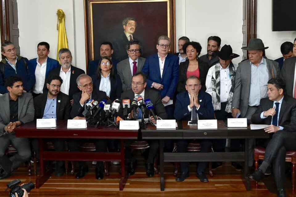 El ministro del Interior de Colombia, Alfonso Prada, en conferencia de prensa este martes / Twitter Alfonso Prada