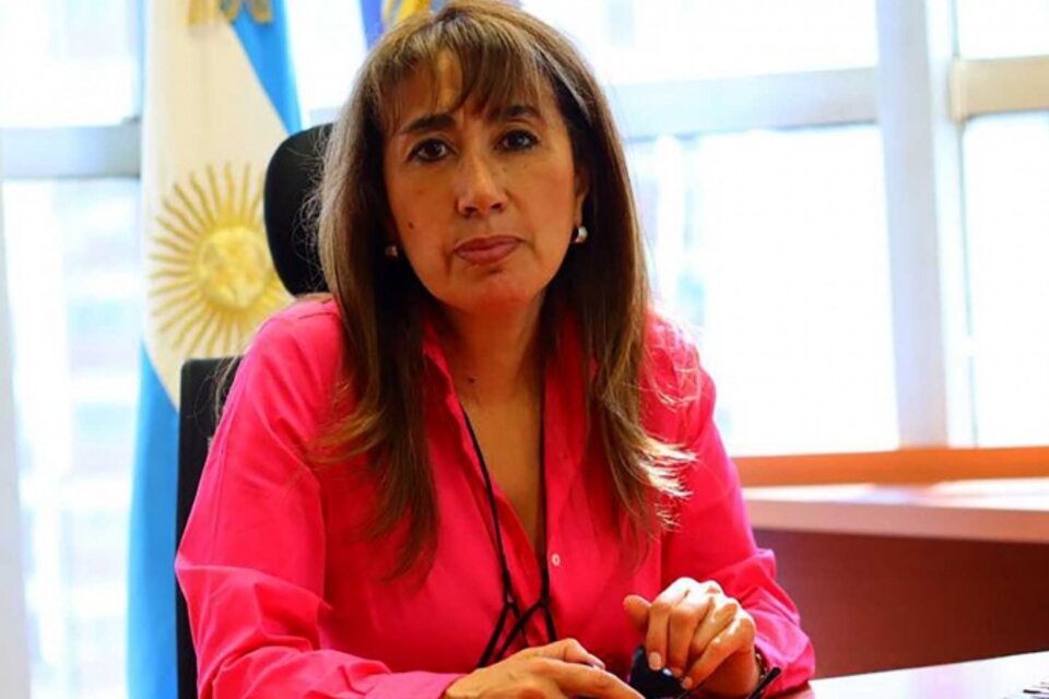 Publicaron el teléfono de la diputada Roxana Reyes en Facebook asegurando que vendía figuritas del Mundial.