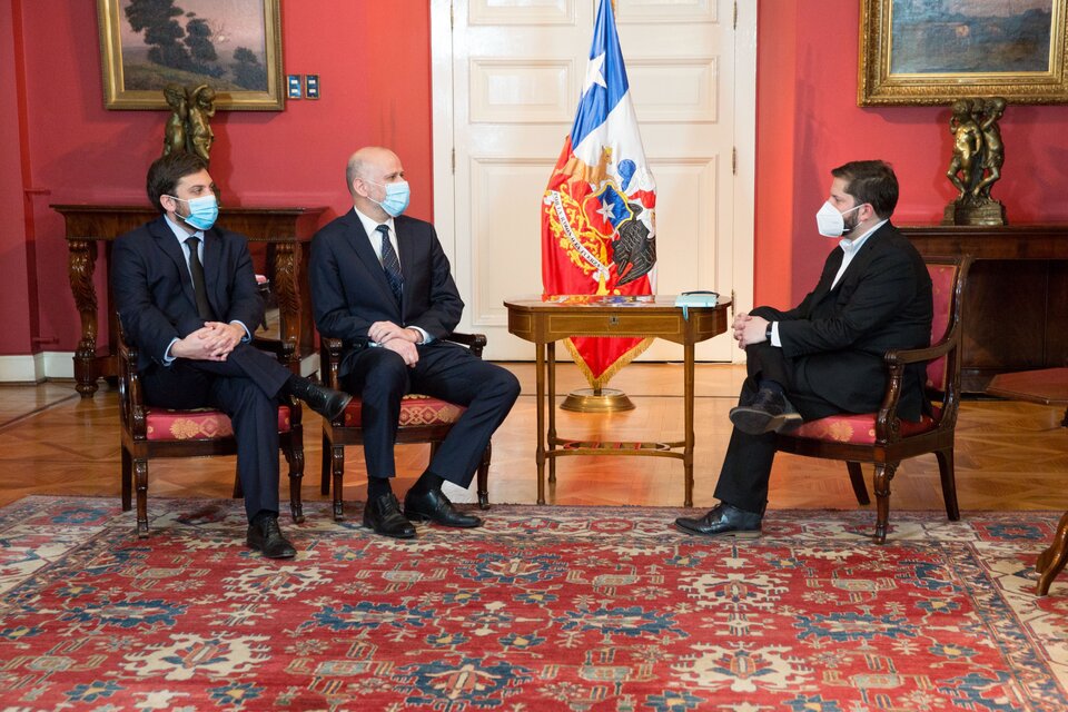Encuentro entre el presidente de Chile, Gabriel Boric, y los presidentes de Diputados, Raúl Soto, y del Senado, Álvaro Elizalde / Senado de Chile