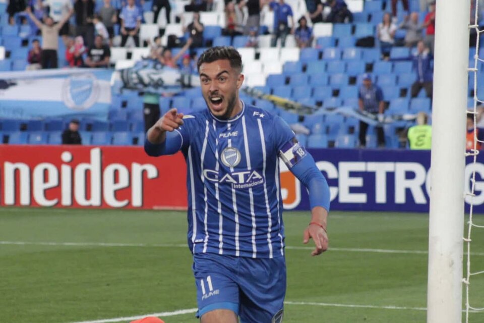 Martín Ojeda grita el gol que le daría la victoria al Tomba (Fuente: NA)