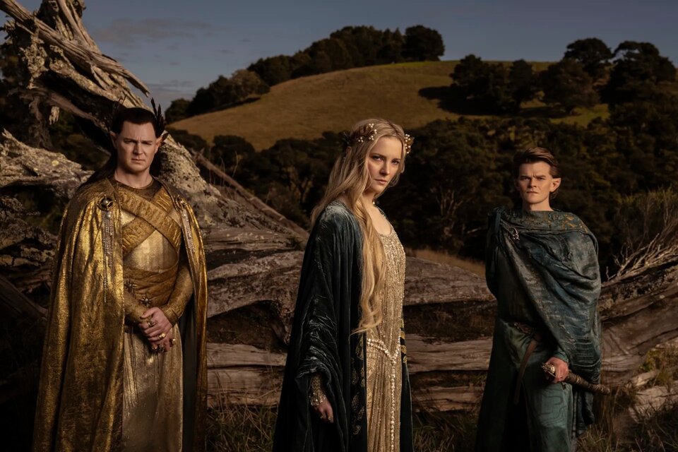 Gil Galad, Galadriel y Elrond, altos elfos en "Los Anillos de Poder".