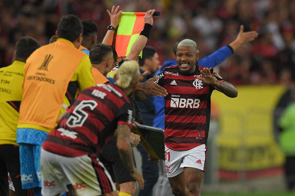 Marinho entró y al rato le dio la victoria al Flamengo, aunque también desperdició un par de contras (Fuente: AFP)