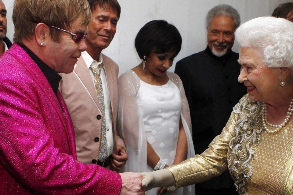  Elton John fue uno de los artistas en despedir a la reina Isabel II.  (Fuente: AFP)