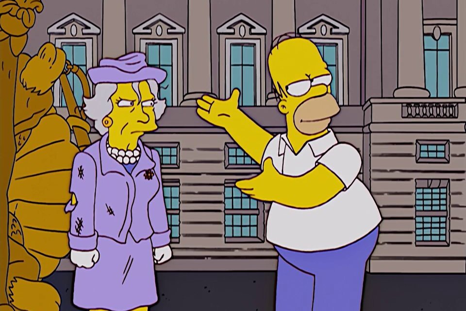 La reina Isabel II en un capítulo de Los Simpson junto a Homero. En total, apareció tres veces en la serie.