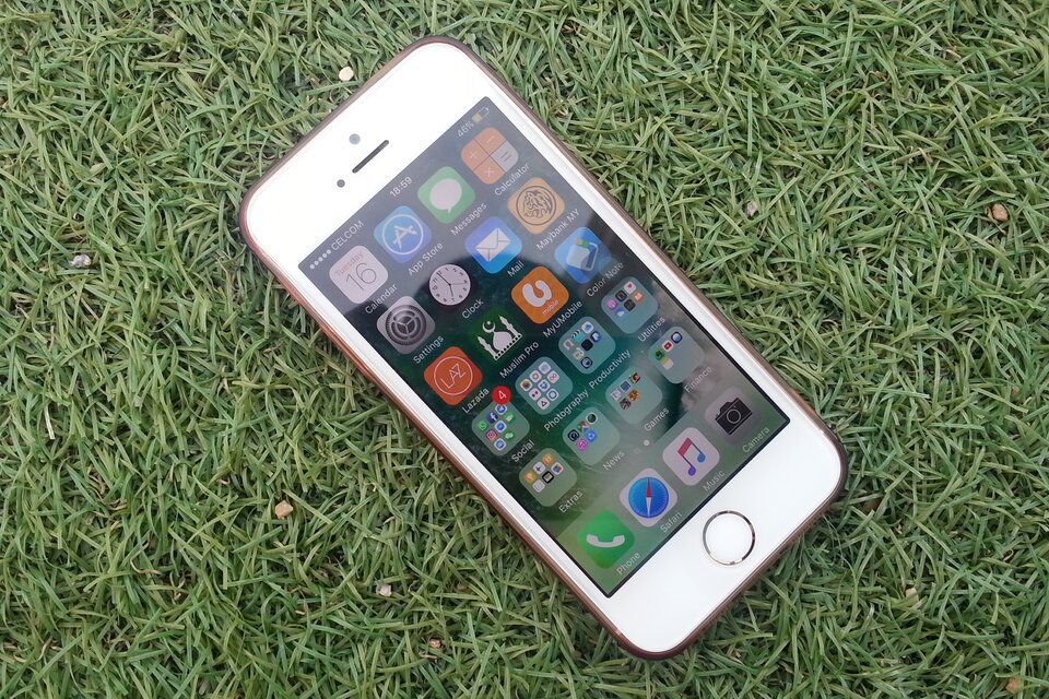 El iPhone 14 tiene una pantalla OLED de 6,1 pulgadas. Imagen: Pexels.