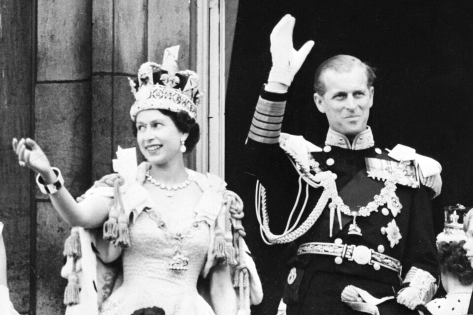 Una recién coronada Isabel II  (Fuente: AFP)