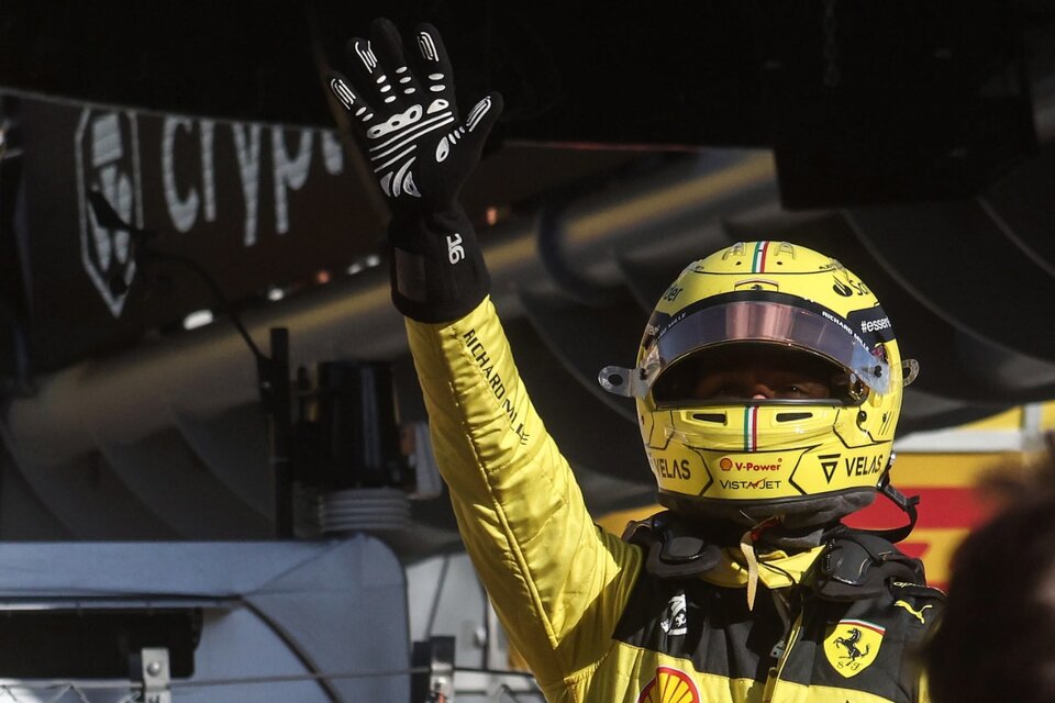 Leclerc festejó la pole frente a los tifosi de Ferrari (Fuente: EFE)