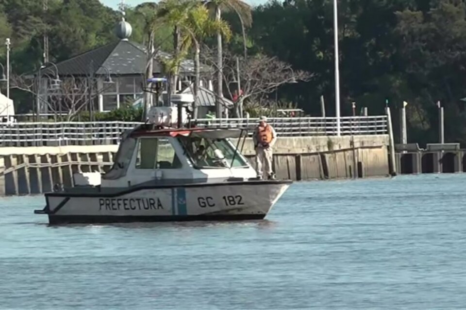 Buscan a un joven de 18 años desaparecido tras el choque de dos lanchas en el río Luján. Foto: captura de video