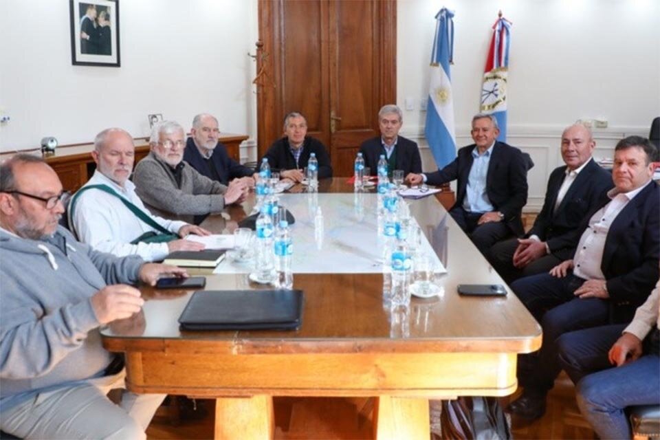 La primera mesa paritaria de hoy fue con los estatales en Santa Fe.