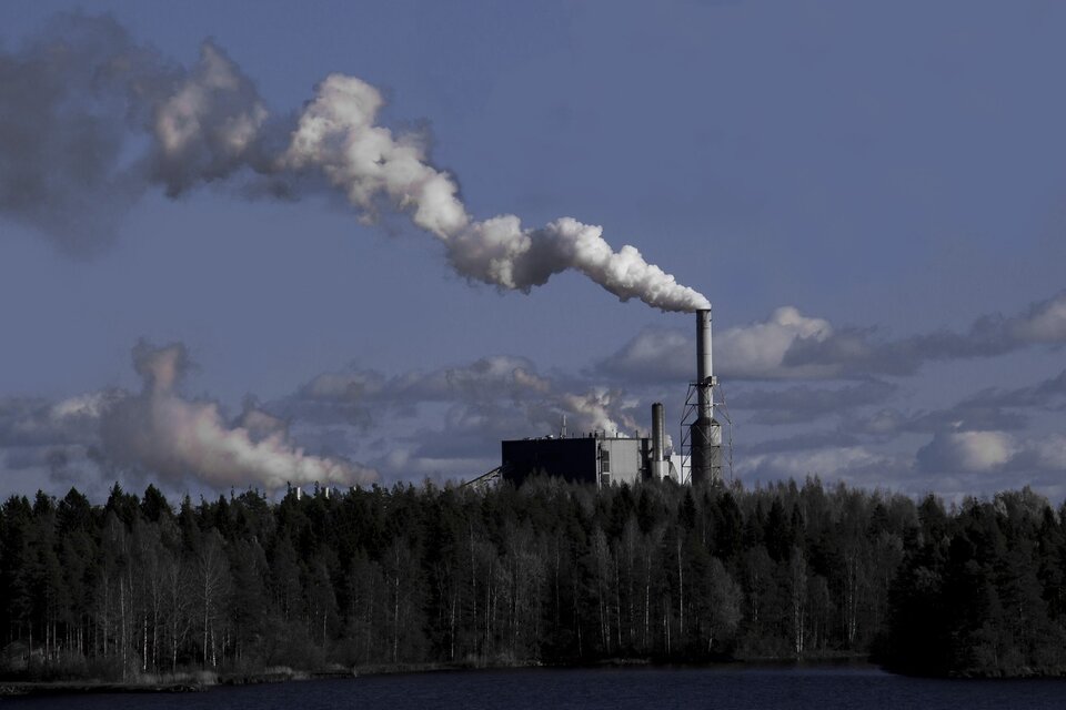 El humo de los combustibles fósiles promueve cambios cancerosos en células de las vías respiratorias (Foto: Pixabay).