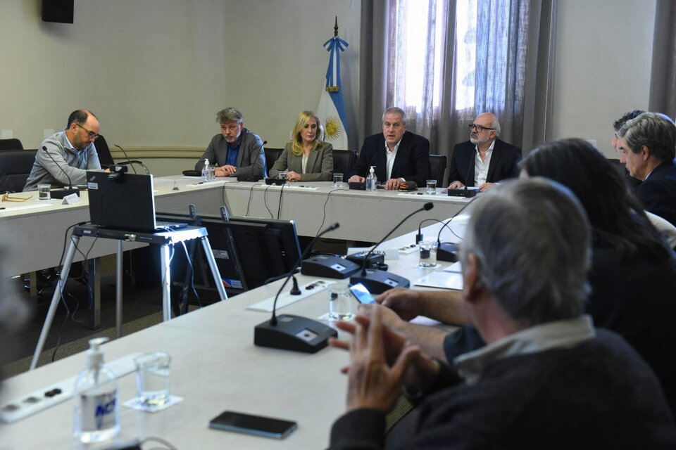 El ministro de Educación, Jaime Perczyk, encabezó la reunión de la Comisión de Revisión paritaria. 