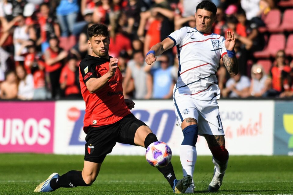 El partido en Santa Fe se jugó lejos de los arcos. (Fuente: Fotobaires)