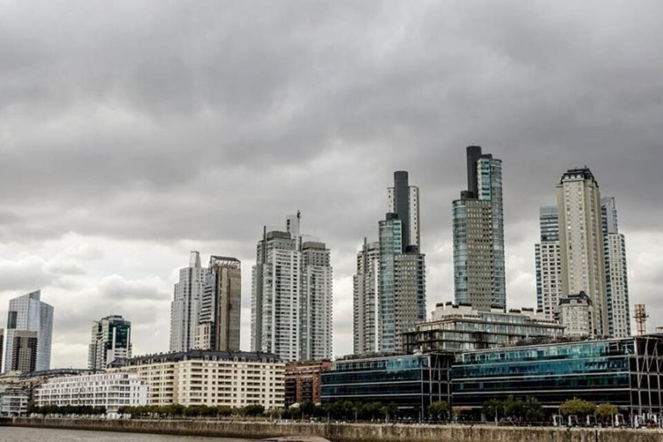 La ciudad de Buenos Aires y sus alrededores tendrán un fin de semana templado con cielos mayormente nublados. (Télam)