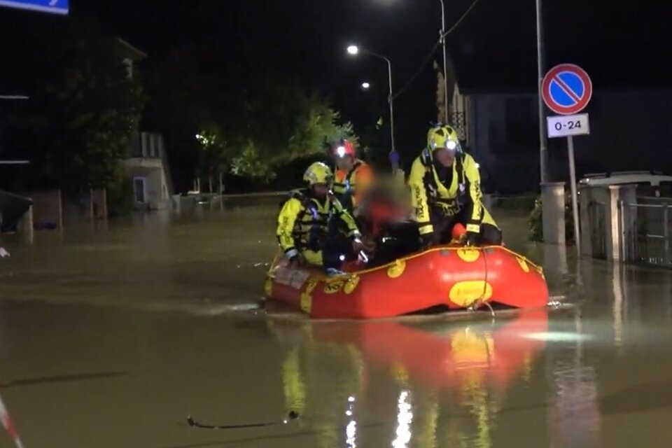 Violentas inundaciones en Italia. Imagen: @vigilidelfuoco.