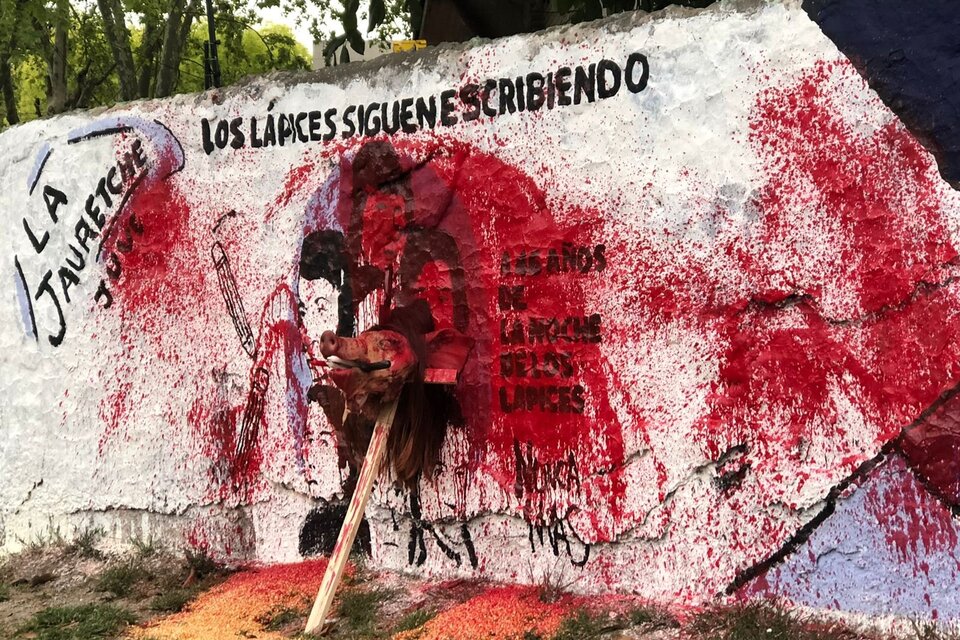 Mayra Mendoza denunció la vandalización de un mural de La Noche de los Lápices en Quilmes. Imagen: Twitter @mayrasmendoza
