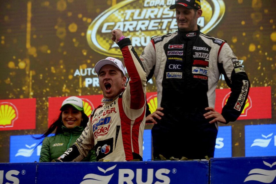 Werner festeja en el podio del autódromo Rosendo Hernández de San Luis. (Fuente: ACTC)