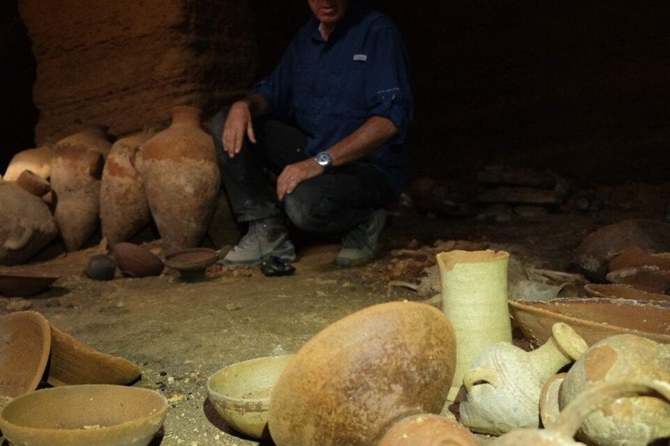 Los objetos hallados al interior de la cueva serán estudiados con modernos métodos científicos para comprender las costumbres funerarias de esa época. (Foto: Autoridad de Antigüedades de Israel)