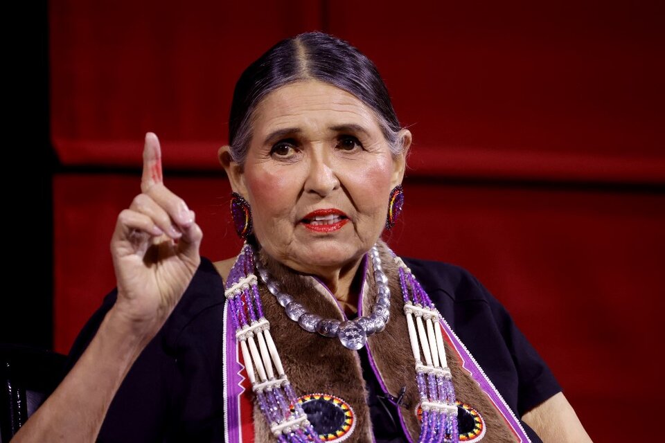 Sacheen Littlefeather contó que subió al escenario "como una orgullosa mujer indígena, con dignidad y con coraje". (Fuente: AFP)