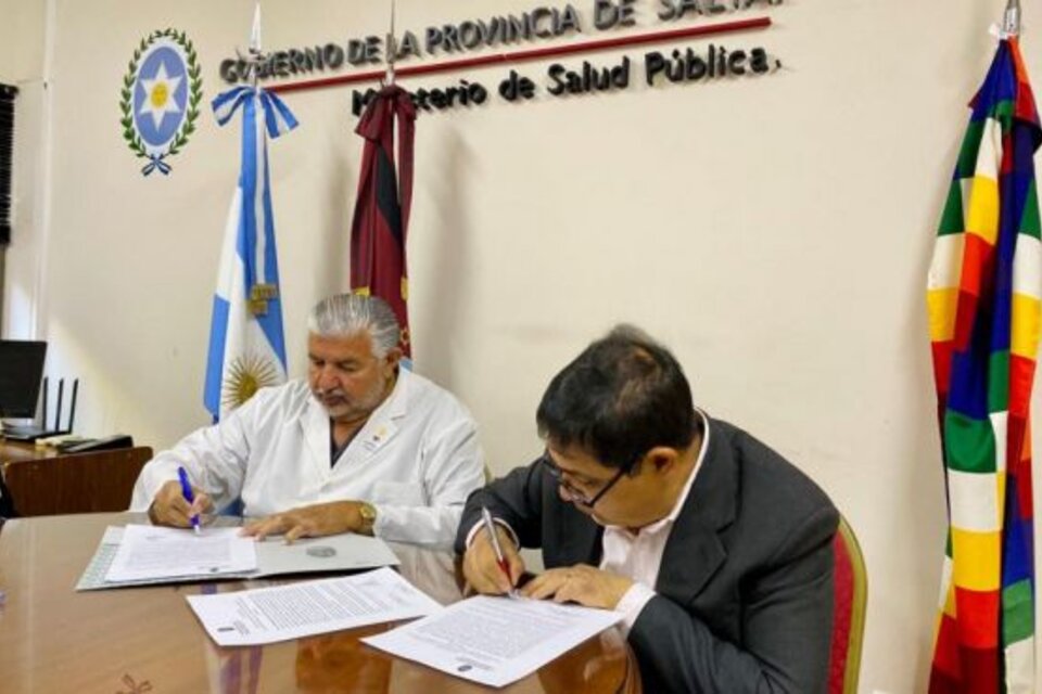 Esteban y Hoyos, en la firma del convenio. 