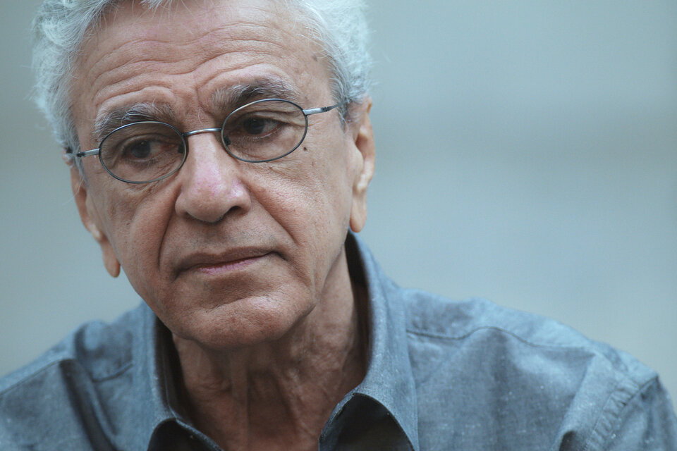 Caetano Veloso relata su arresto de 1968 en el documental "Narciso em férias"