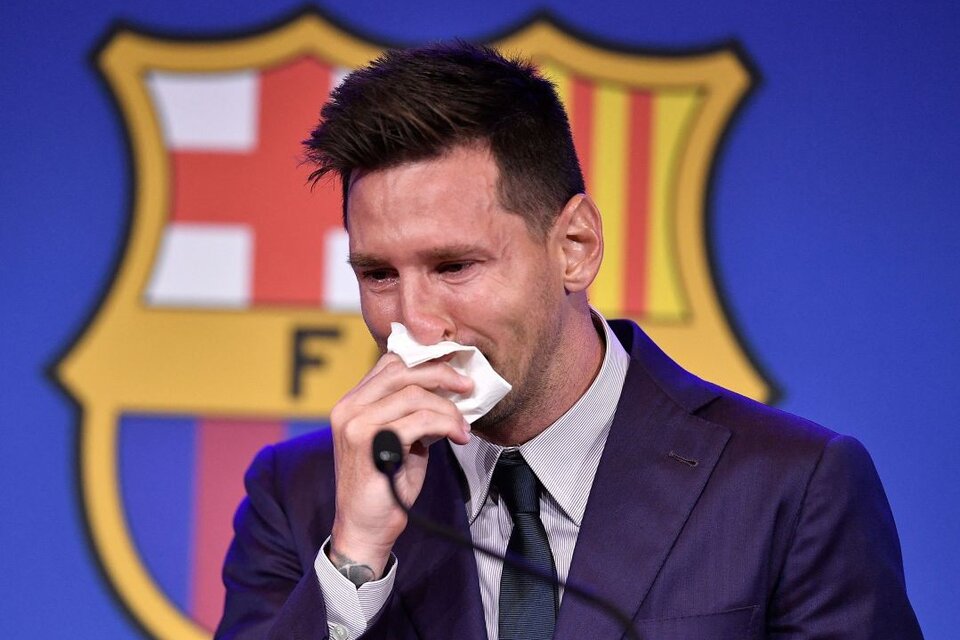 Messi, al momento de anunciar su despedida del Barcelona (Foto: AFP).
