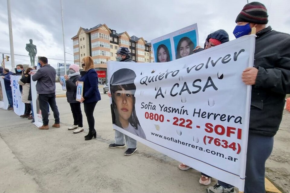 La manifestación que se realizó por la desaparición de Sofía Herrera en 2021. Imagen: Télam.