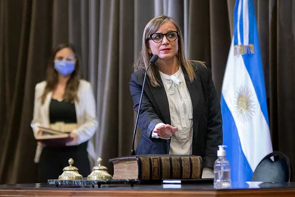 La reciente ministra de Salud de Córdoba en la jura de su cargo.