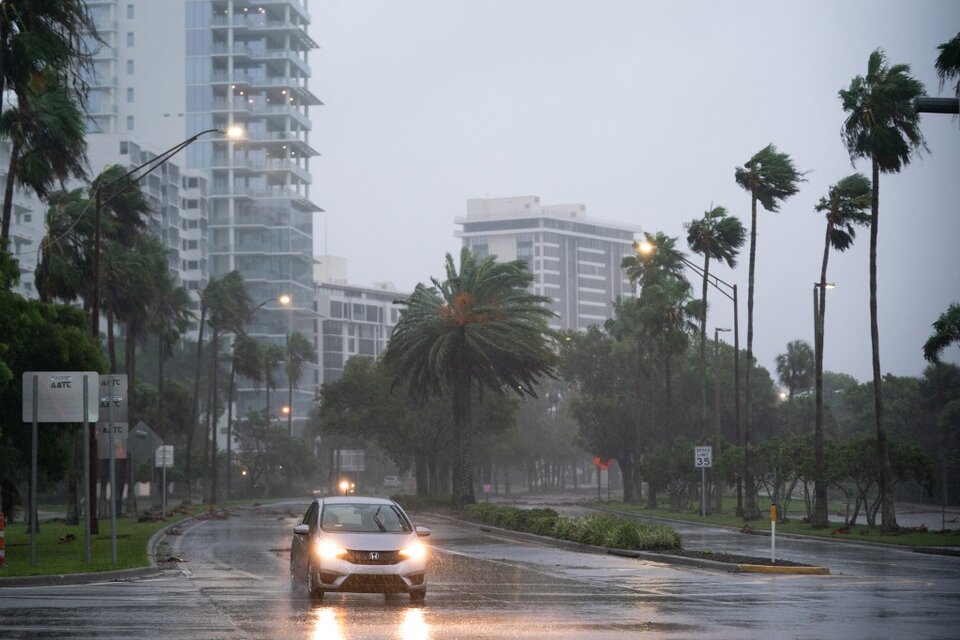 El huracán Ian se convirtió en un fenómeno climático "extremadamente peligroso" y se acerca a Florida, EE.UU.. Imagen: AFP