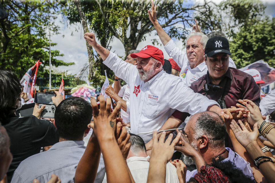Lula saluda a simpatizantes esta semana en un acto en Salvador, Bahía. (Fuente: AFP)