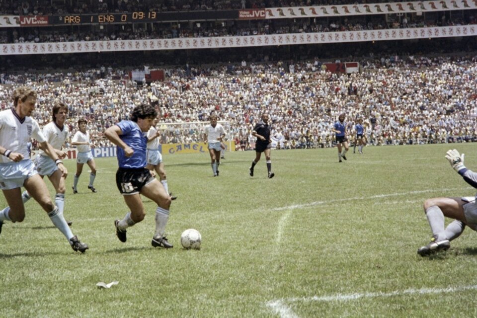 Exhiben la camiseta que usó Maradona ante Inglaterra en el Mundial de México '86