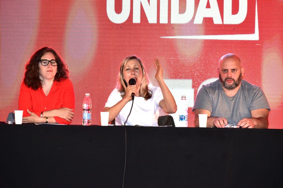 Celina Tidoni, Myriam Bregman y Octavio Crivaro en el acto en Luz y Fuerza.