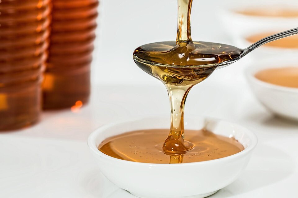 La Anmat prohibió la elaboración, fraccionamiento y comercialización en el país de una marca de miel . Imagen: Pexels.