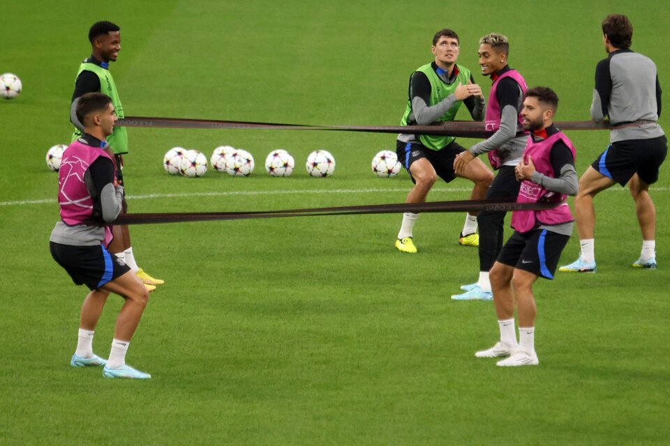El plantel de Barcelona trabaja antes de medirse con Inter (Fuente: EFE)
