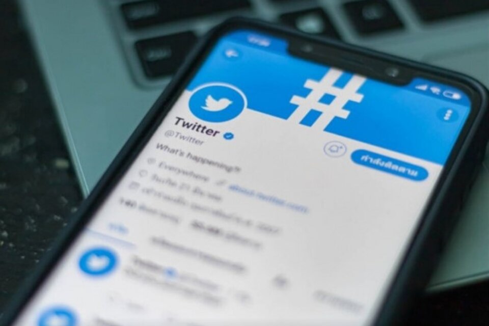 Los usuarios de la suscripción paga "Twitter Blue" de algunos países podrán editar mensajes publicados. (Télam)