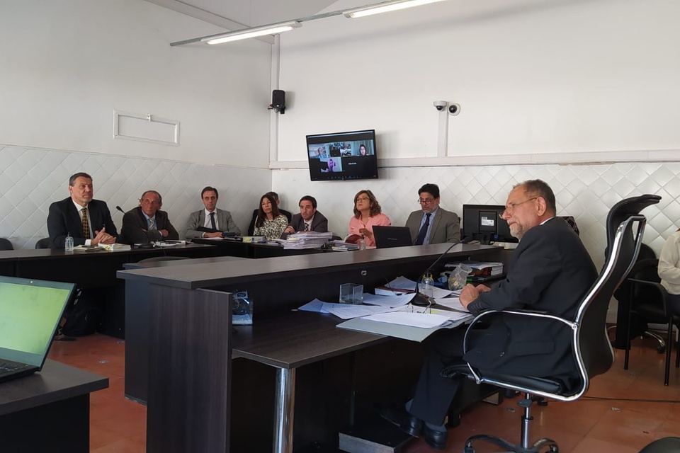 Resnick Brenner (primero de la izquierda). Enfrente, el juez Batule.