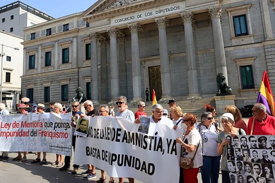 España: El Senado aprueba de forma definitiva la Ley de Memoria Democrática (Fuente: EFE)