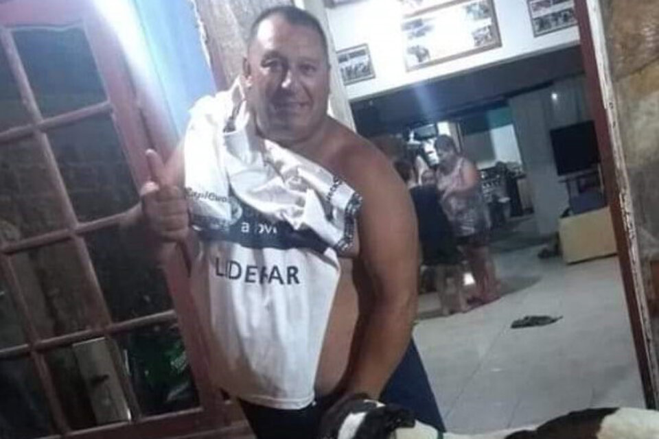 César Gustavo Regueiro, de 57 años, murió de un infarto tras los incidentes en las afueras del estadio de Gimnasia. Imagen: Facebook. 